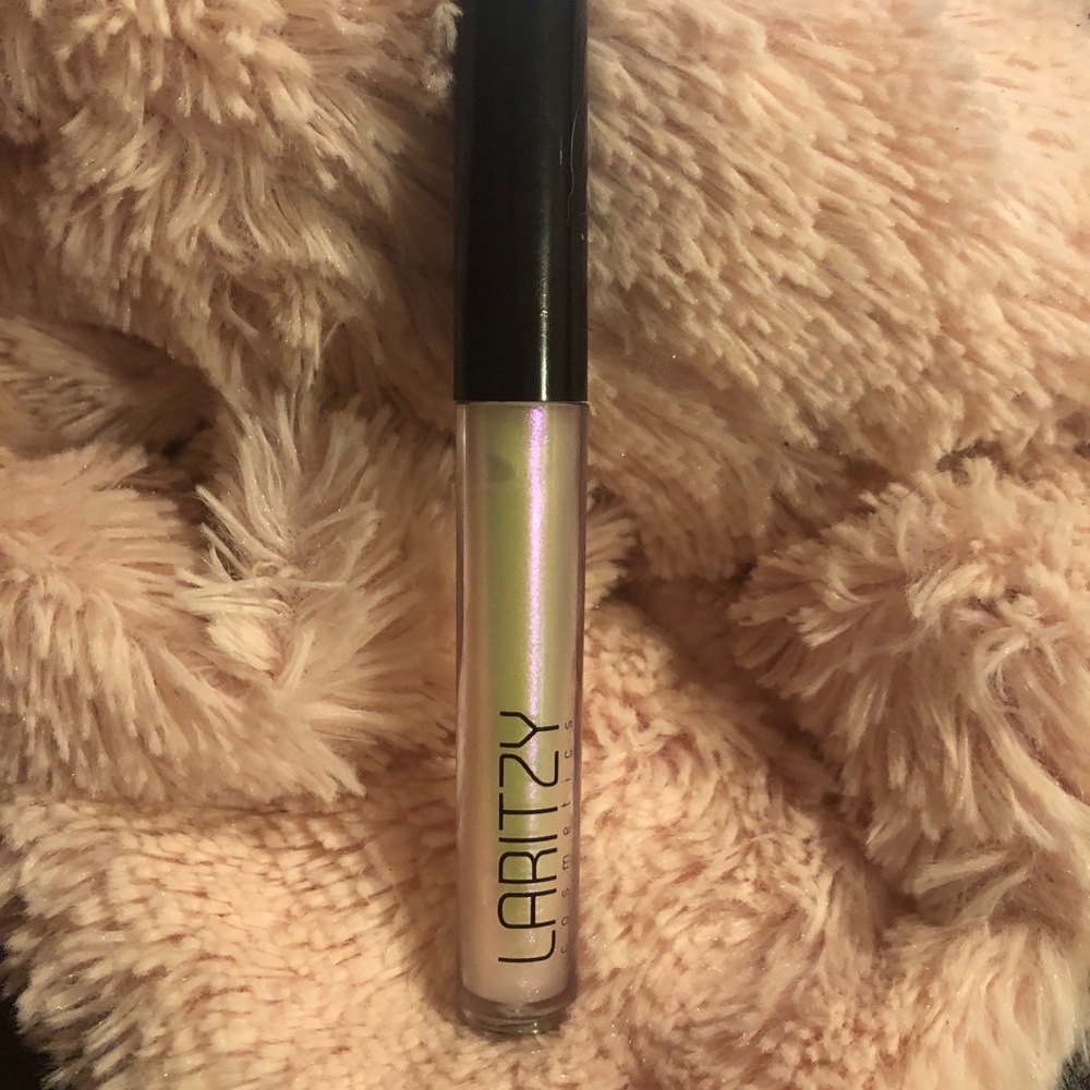 Laritzy cosmetics lip gloss in Aura